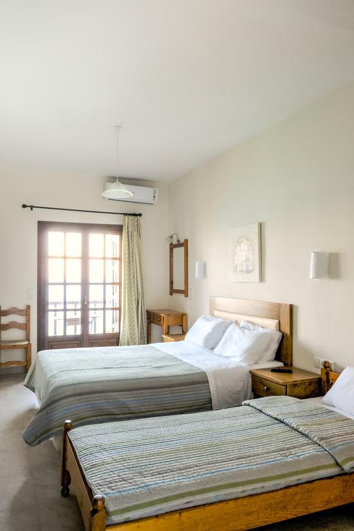 To Mpalkoni Hotel Horeftó Kültér fotó